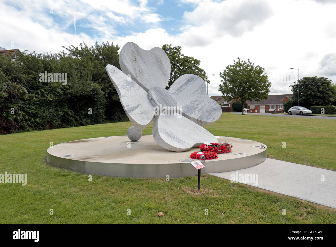 El 'Forever' piedra memorial de amapola en Royal Wootton Bassett, Wiltshire, Reino Unido. Foto de stock