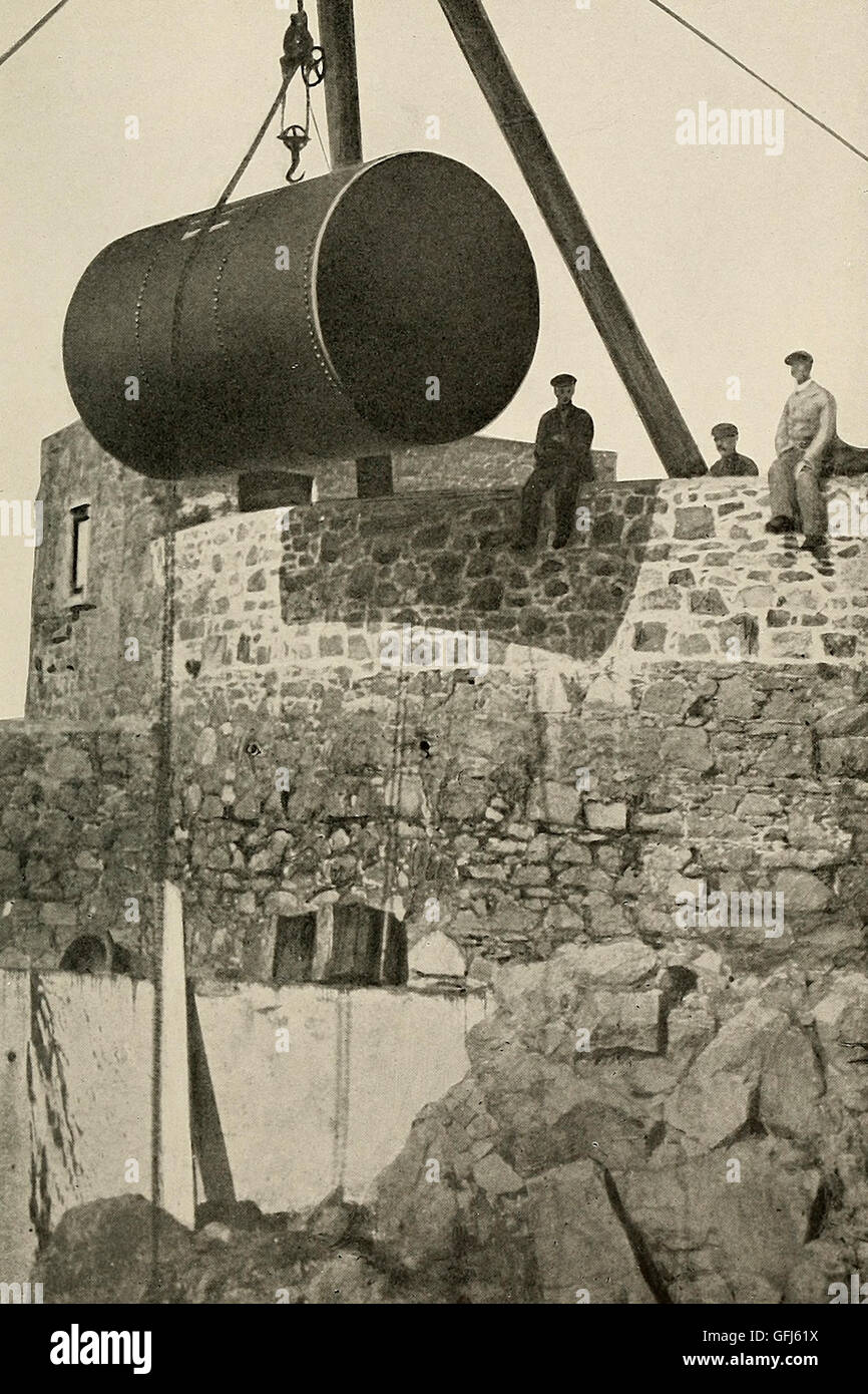 Ajuste del depósito de aire comprimido en Fort Doyle para Faro, circa 1900 Foto de stock