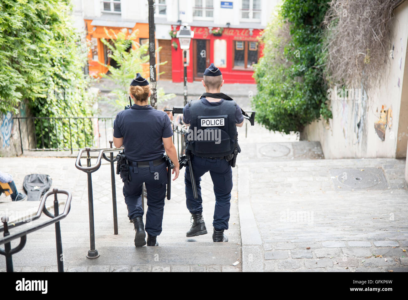 Las patrullas de la policía del ejército de seguridad lugares turísticos de París Foto de stock