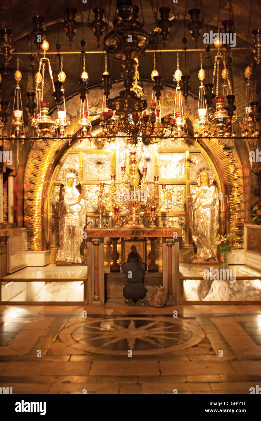 Jerusalén el interior de la Iglesia del Santo Sepulcro que contiene el