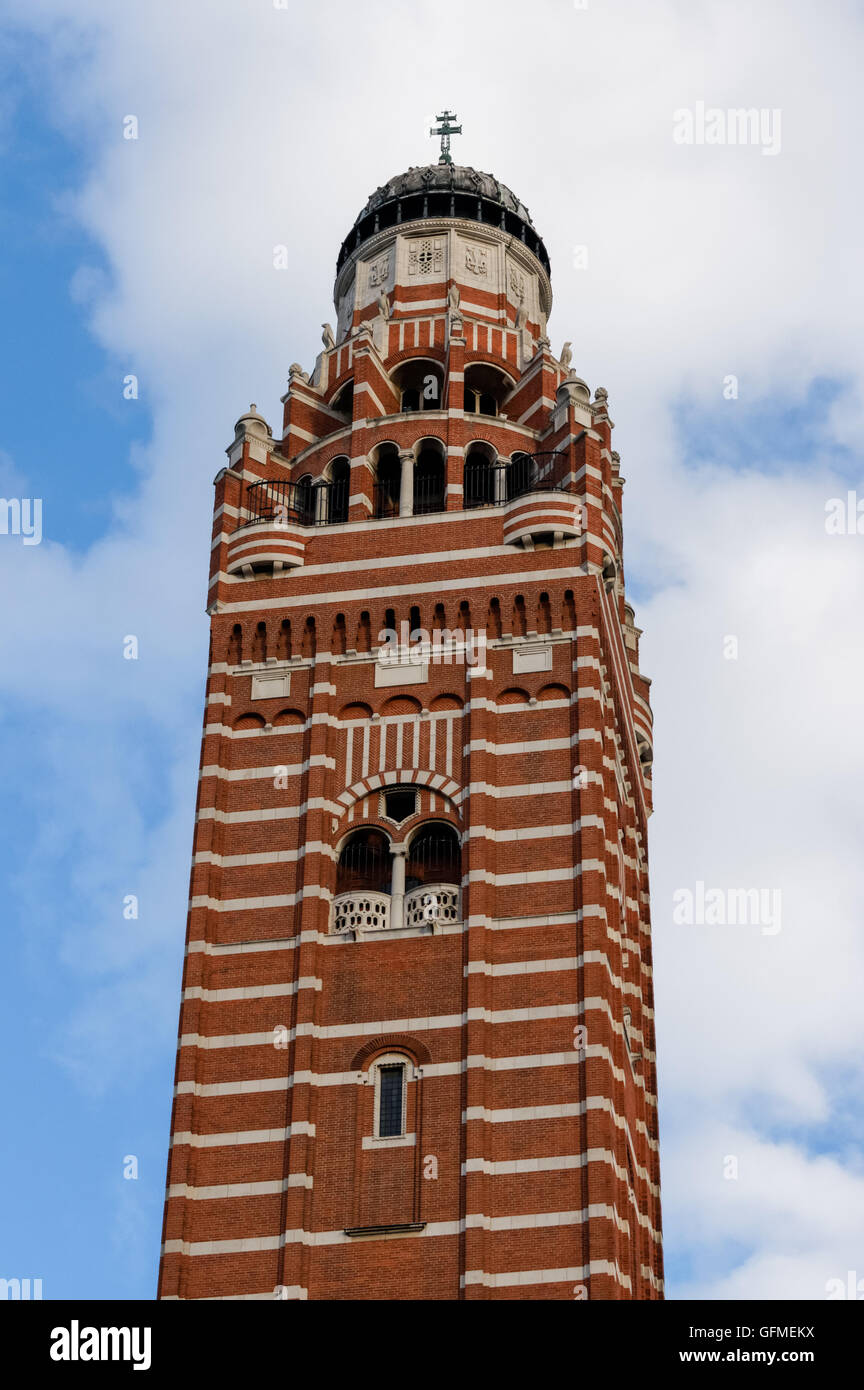 Torre de la catedral de Westminster, cerca de la estación Victoria en Londres, Inglaterra, Reino Unido Foto de stock