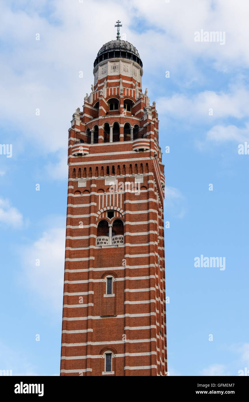 Torre de la catedral de Westminster, cerca de la estación Victoria en Londres, Inglaterra, Reino Unido Foto de stock