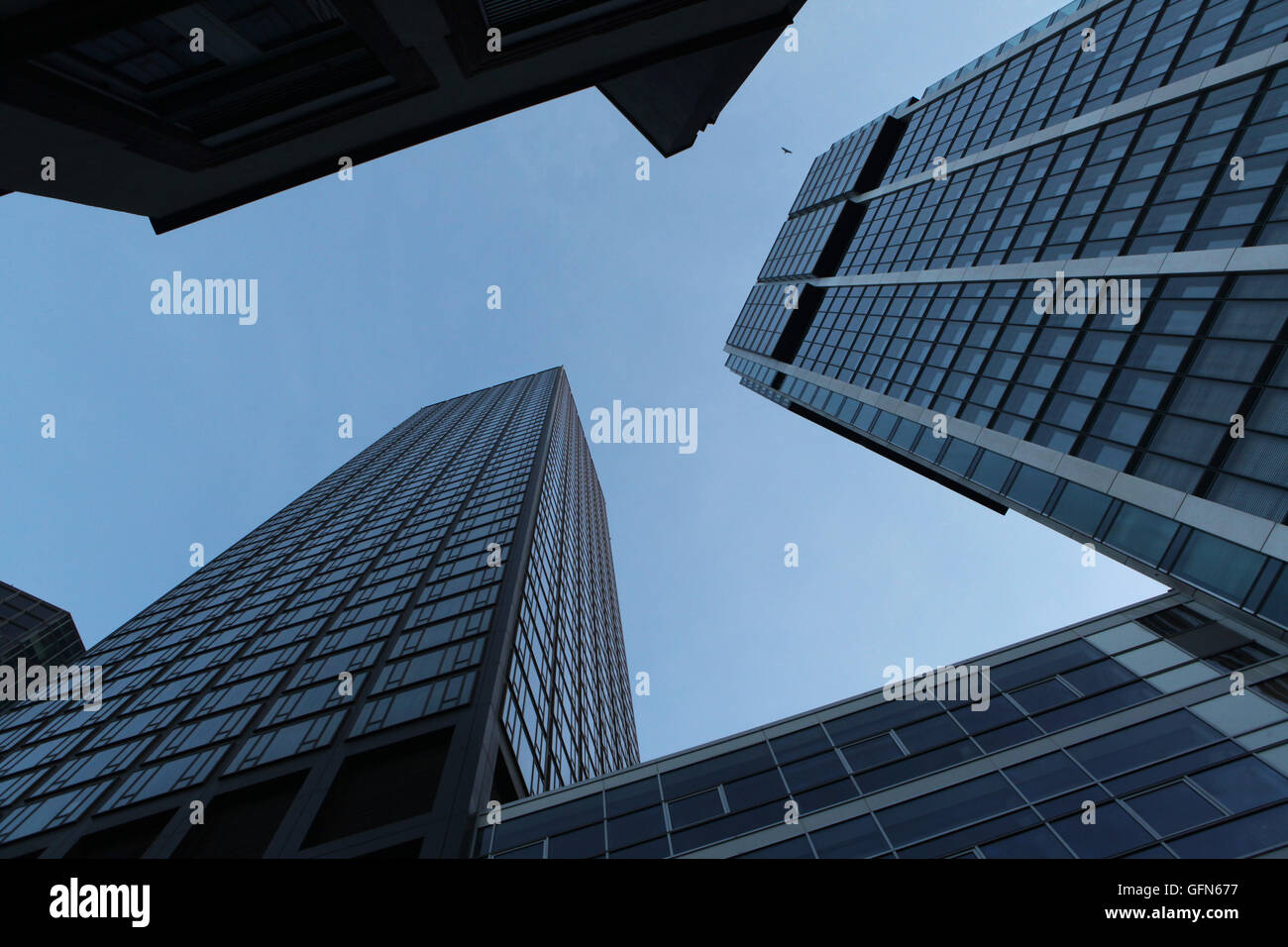 Modernos rascacielos en el distrito Bankenviertel (banca) en Frankfurt am Main, Hesse, Alemania. Foto de stock