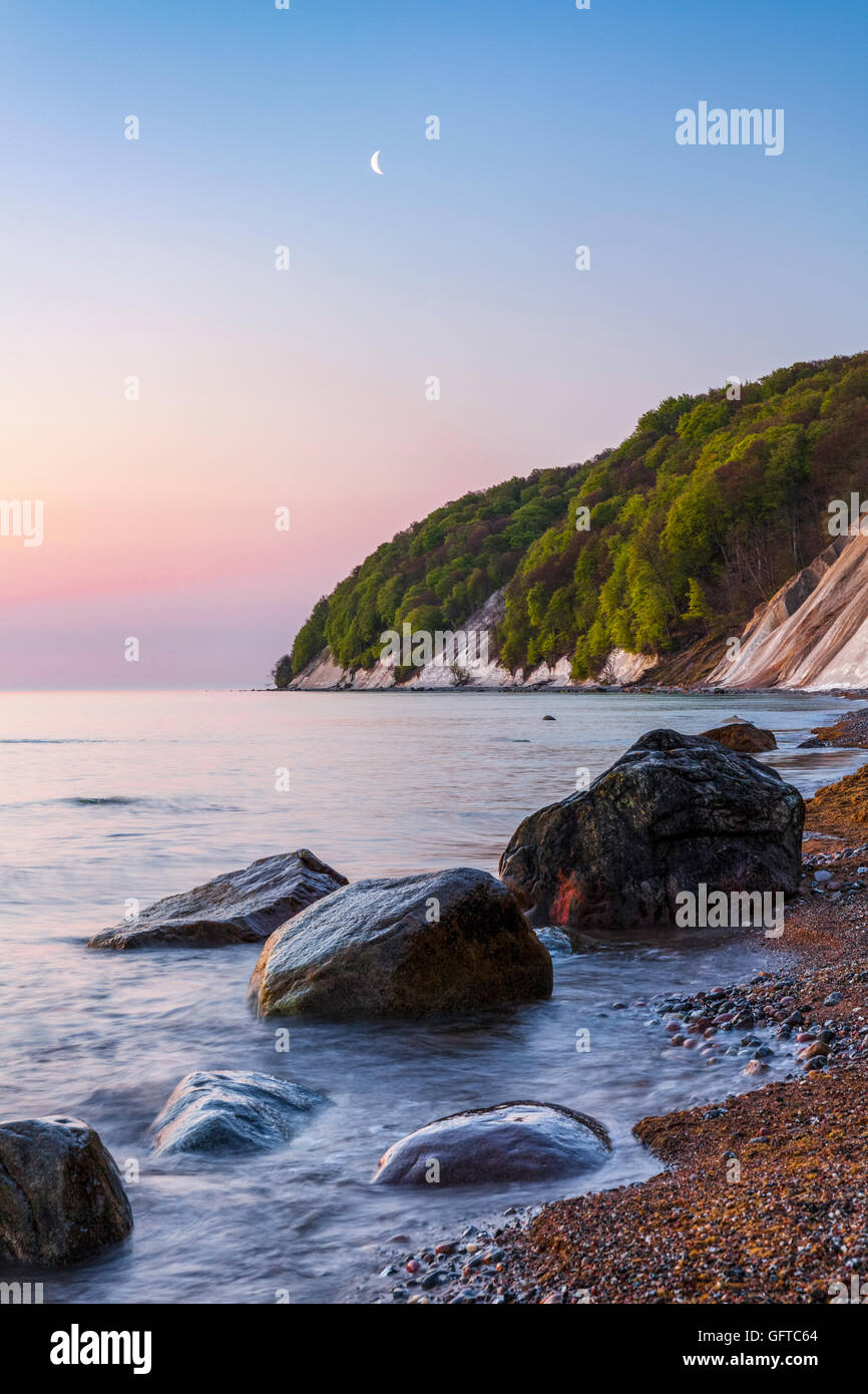 Acantilado de tiza y hayedos, Parque Nacional Jasmund, Rügen, Alemania, Patrimonio Mundial de la Unesco. Foto de stock