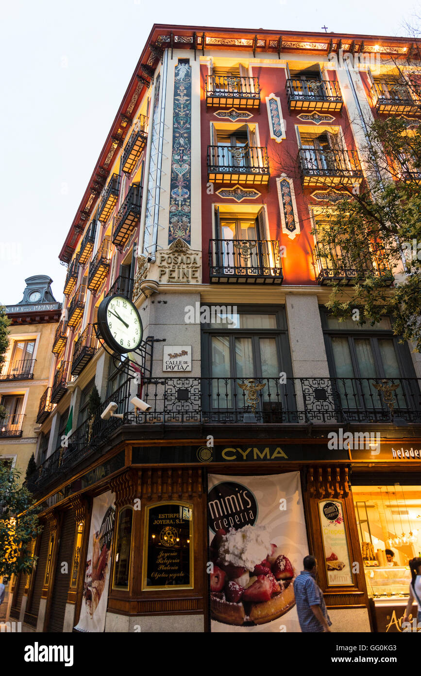 Hotel Petit Palace Posada del Peine en el centro de la ciudad, en un  histórico edificio ornamentados, Madrid, España Fotografía de stock - Alamy