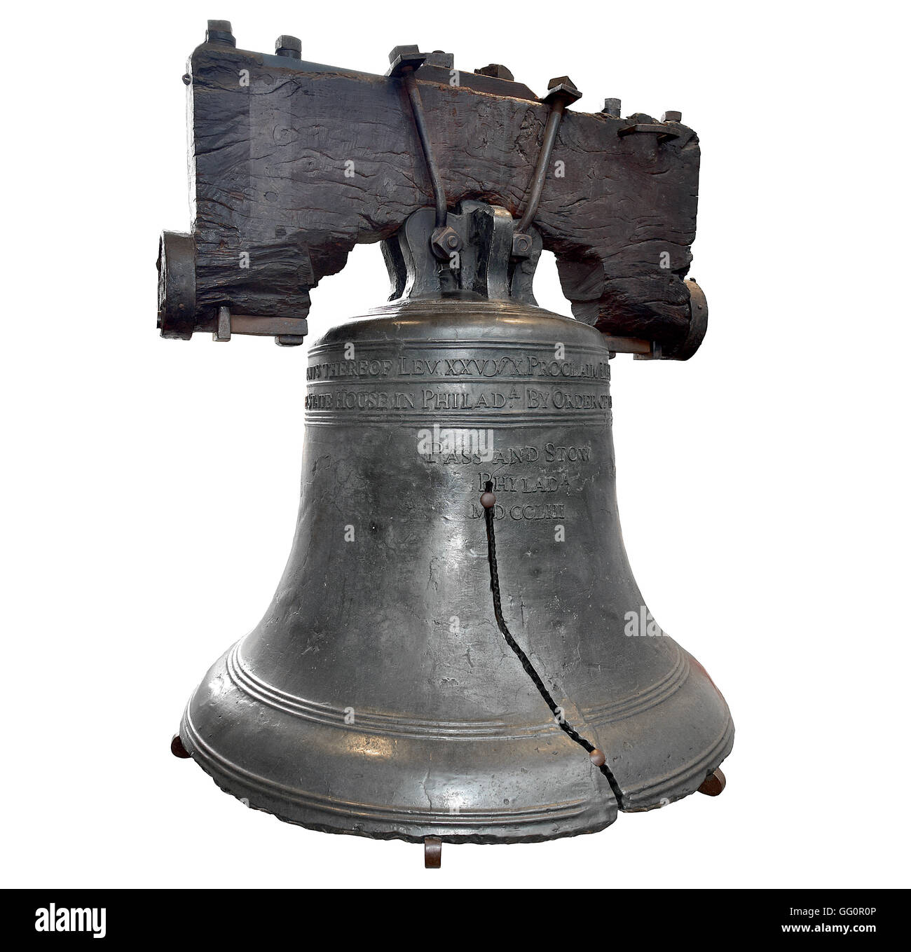 La campana de la libertad estadounidense en Filadelfia aislado sobre fondo blanco. Foto de stock