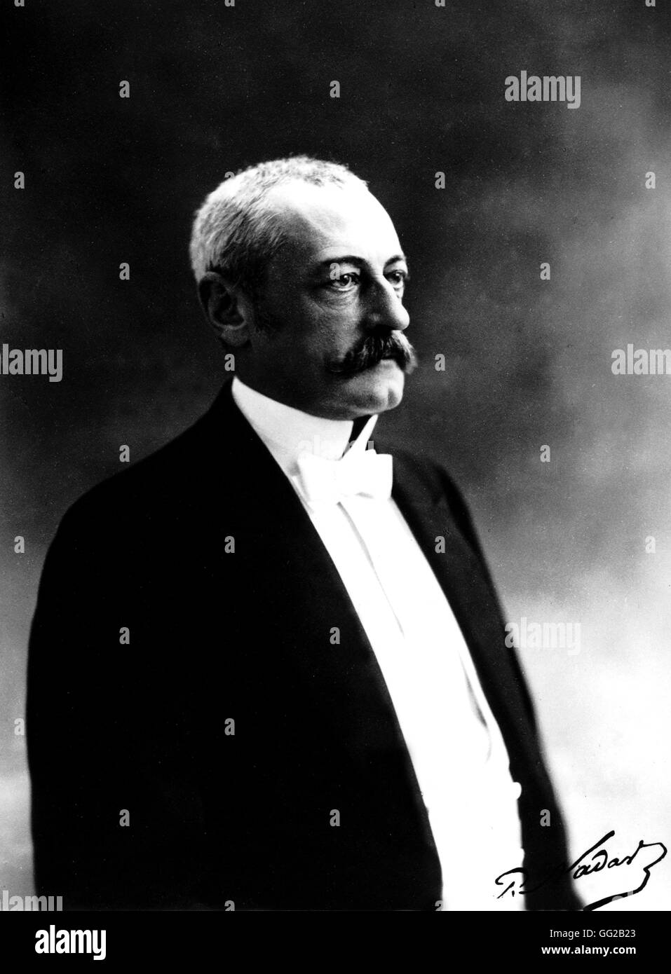 Monumento de waldeck rousseau Imágenes de stock en blanco y negro Alamy