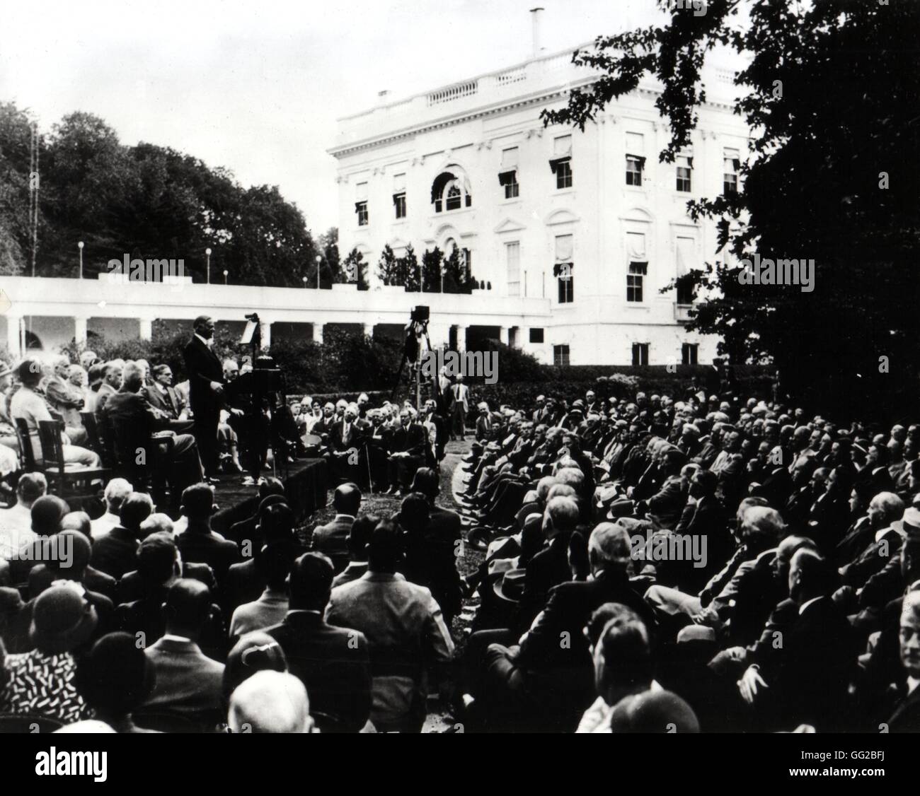 El presidente Herbert Hoover, entregando como discurso sobre el desempleo en Washington, septiembre de 1932, París. Bibliothèque nationale Foto de stock