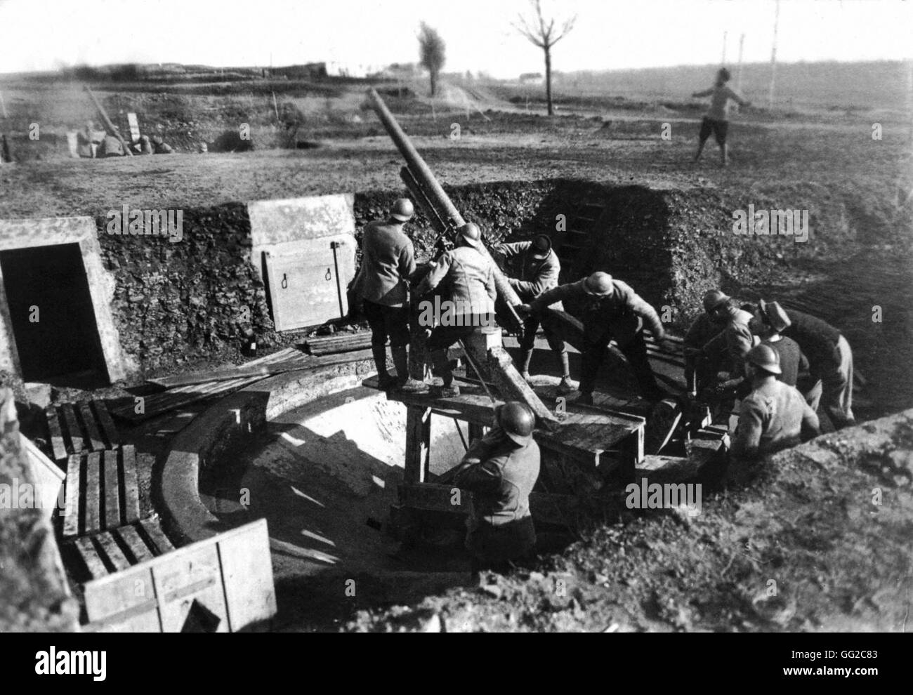 Francia - Enero 1916 La I Guerra Mundial Douaumont: 75 mm batería Vincennes. Musée de la guerre (Museo de la guerra) Foto de stock