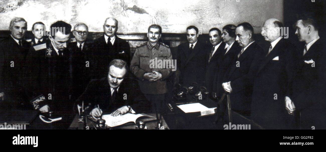 Firma de un tratado de amistad y cooperación entre Rumania y la URSS