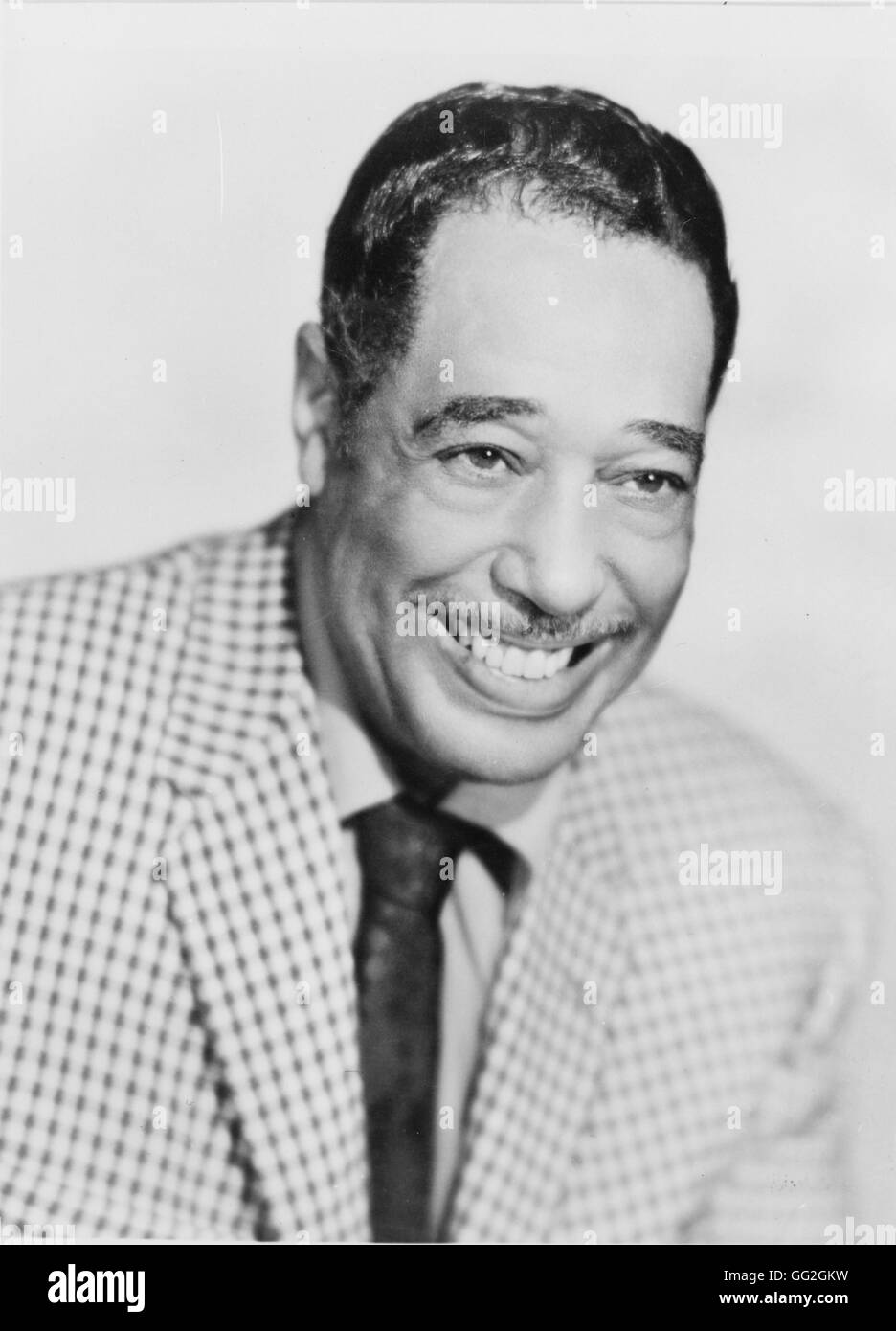 Duke Ellington, tres cuartos de longitud retrato fotográfico por James J. Kriegsmann. c.1963 Foto de stock