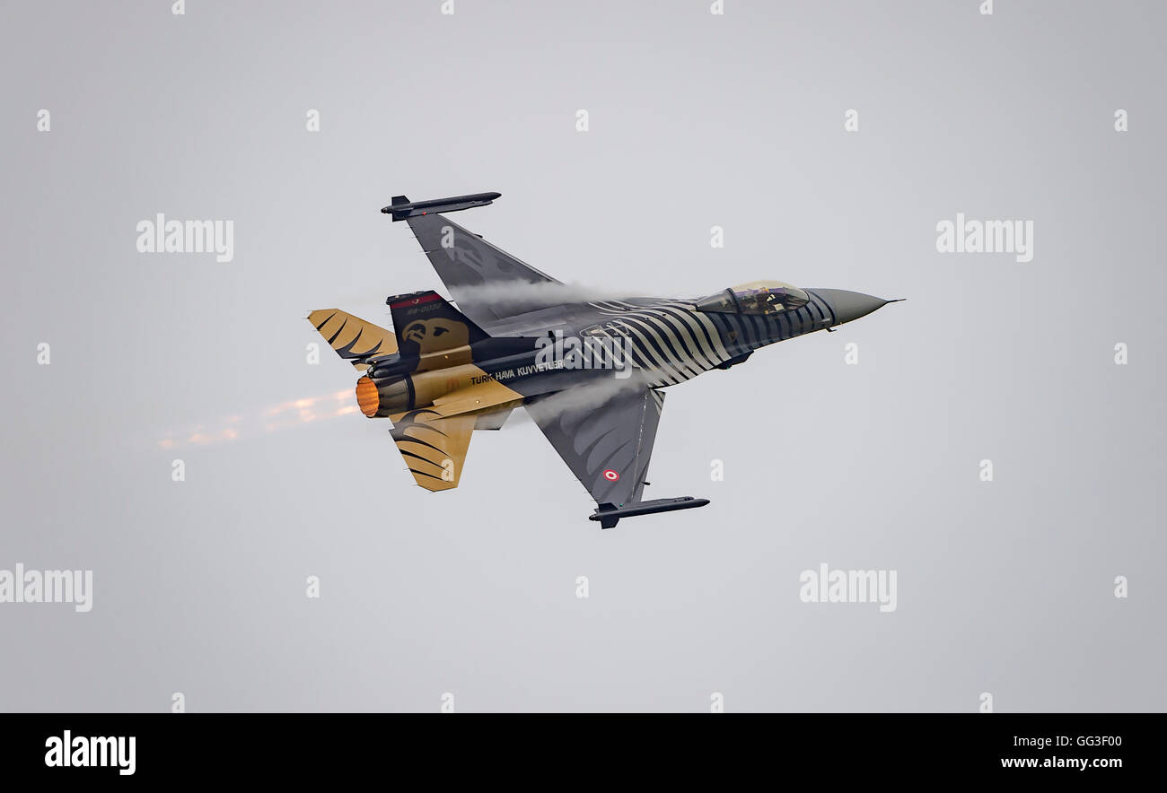 LM F-16C combates Falcon de la Fuerza Aérea Turca Turk 'Solo' en el Royal International Air Tattoo 2016 Foto de stock