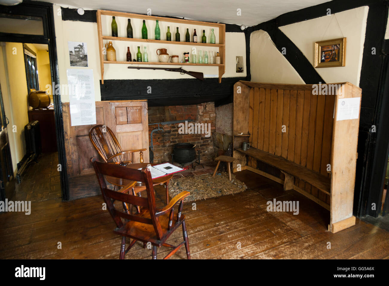 Las habitaciones en el estilo de la época de los Tudor House Museum. Fray St / Friar Street, Worcester WR1 2NA. UK Foto de stock