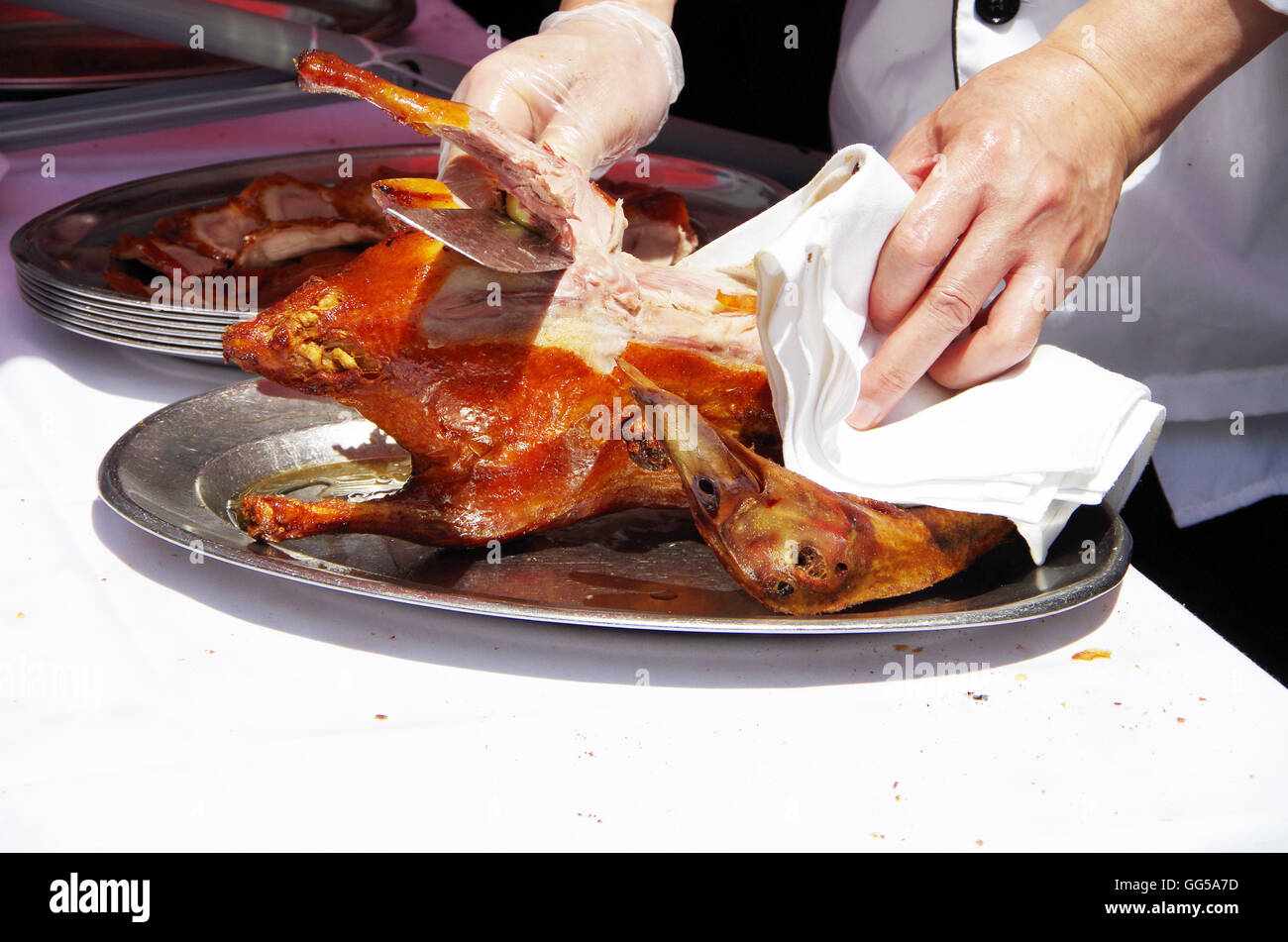 Chef tradicional carnicerías pato asado Foto de stock