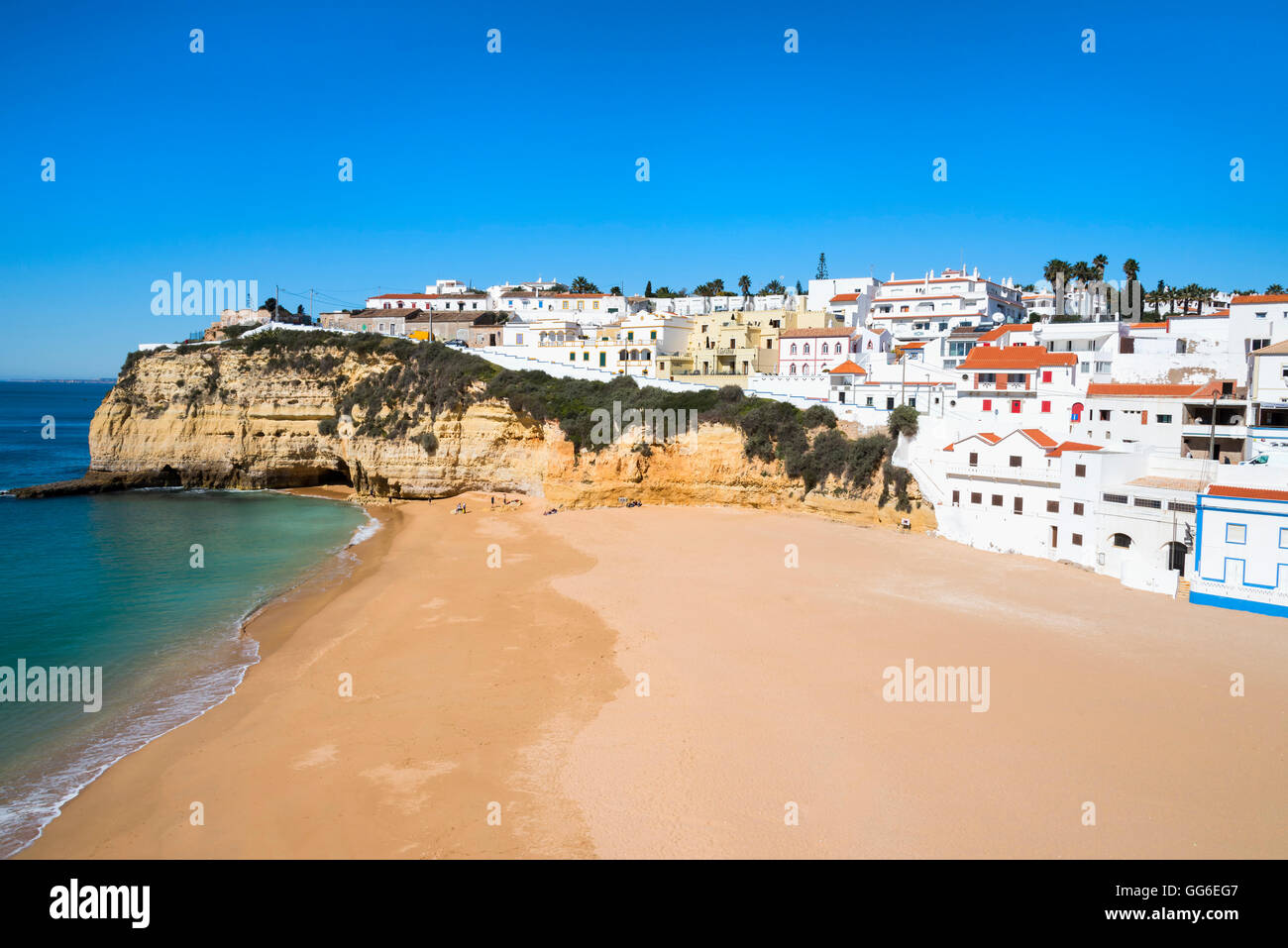 Y la playa de Carvoeiro, Algarve, Portugal, Europa Foto de stock