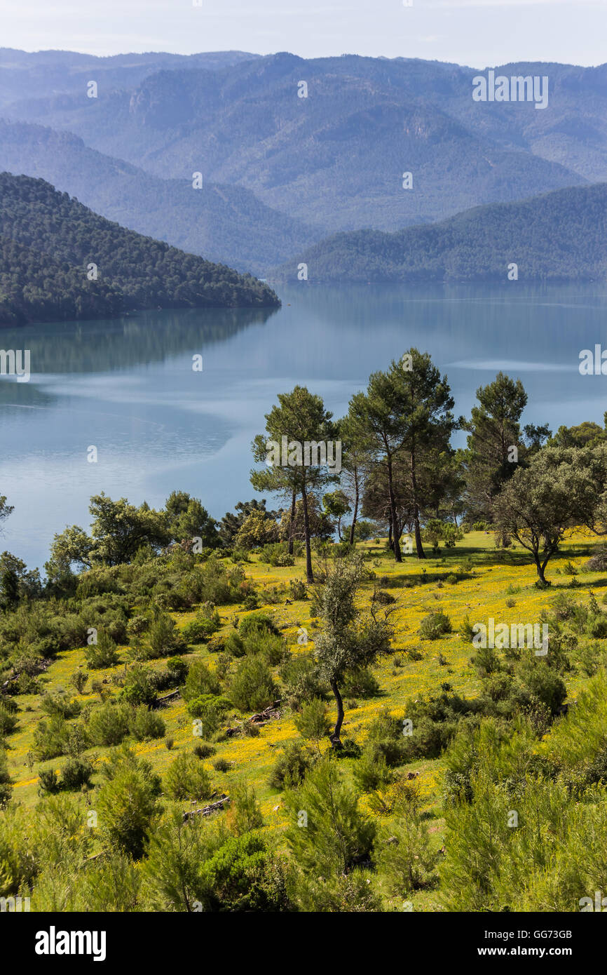 Lago Azul en el Parque Nacional de Cazorla, España Foto de stock