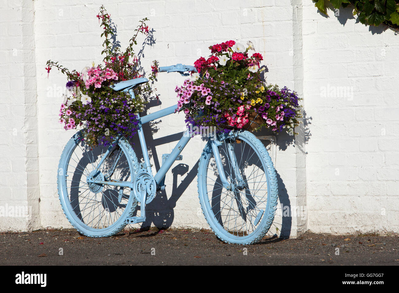 Reutilizar bicicleta vieja fotografías e imágenes de alta resolución - Alamy