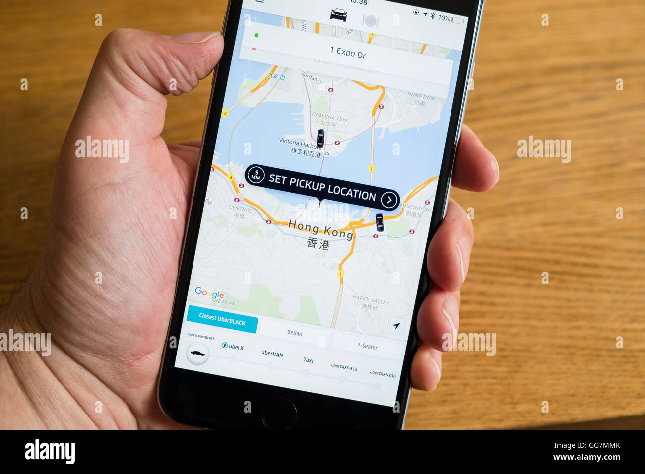 Reserva de taxi Uber app mostrando Hong Kong en smartphone Foto de stock