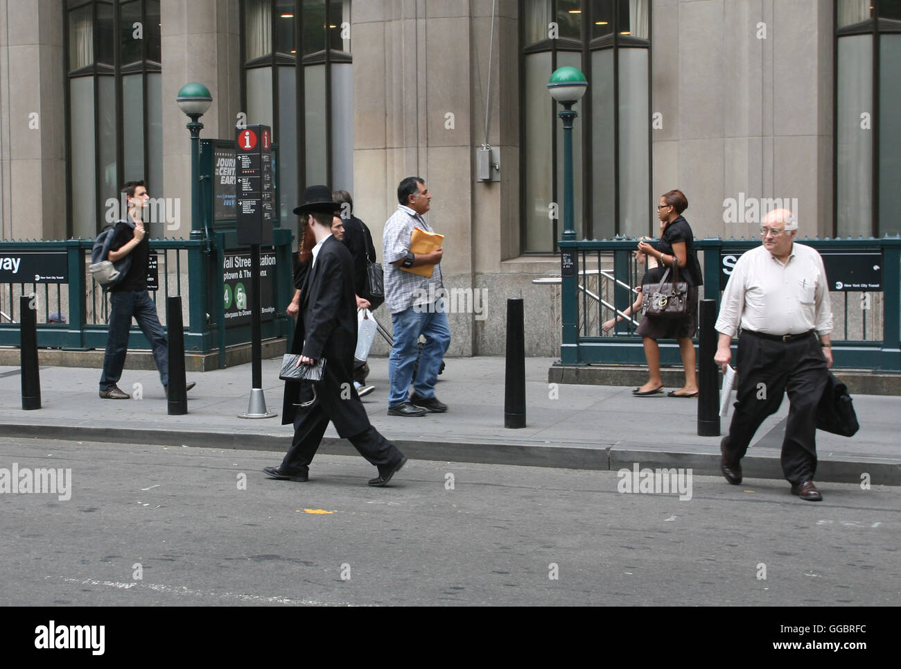 La vida en las calles de Nueva York en el área de Wall Street Foto de stock