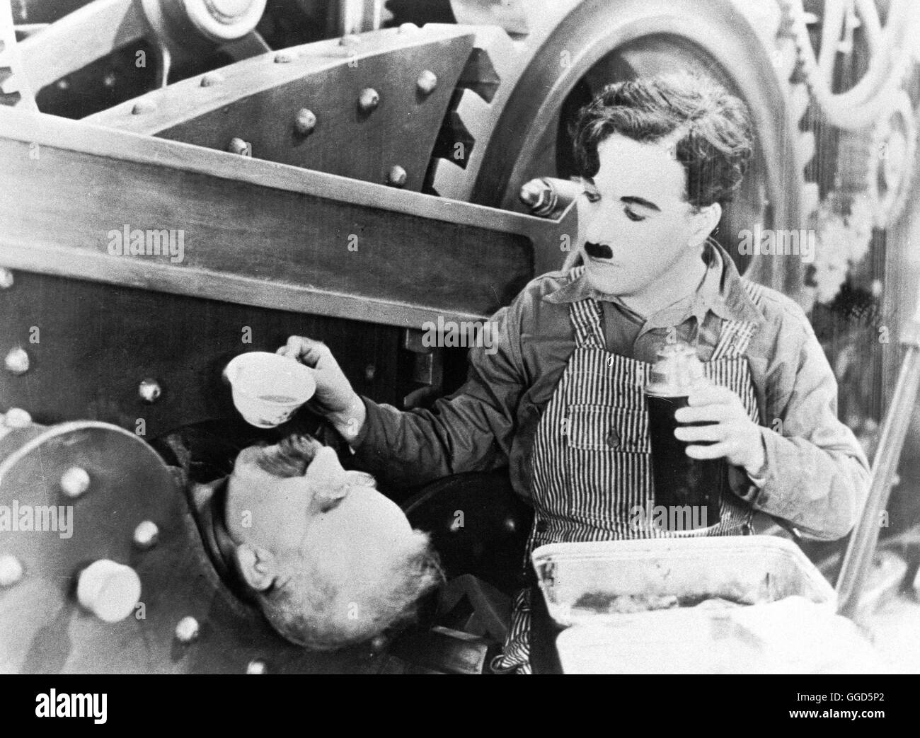 El Moderne ZEITEN / Modern Times USA 1936 / Charles Chaplin Tea Time am  Fließband: Chester Conklin und CHARLIE CHAPLIN en tiempos 'moderna'. Regie: Charles  Chaplin aka. Los tiempos modernos Fotografía de stock - Alamy