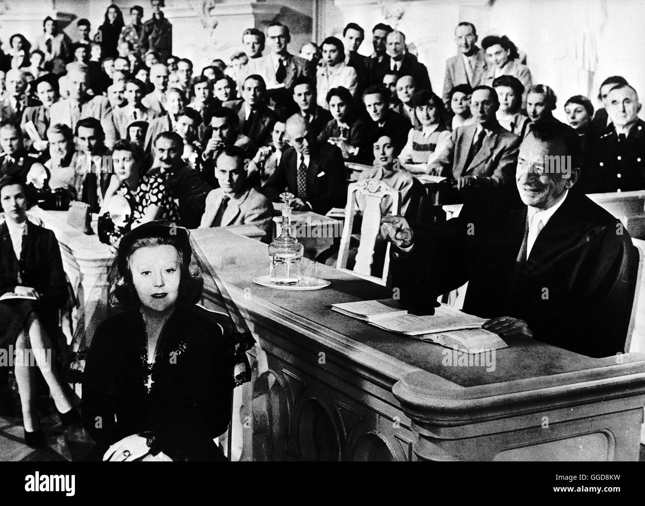 HOKUSPOKUS / BRD 1953 / Kurt Hoffmann Szene mit CURT GOETZ (Peer Bille) und VALERIE VON MARTENS (Agda Kjerulf) Regie: Kurt Hoffmann Foto de stock