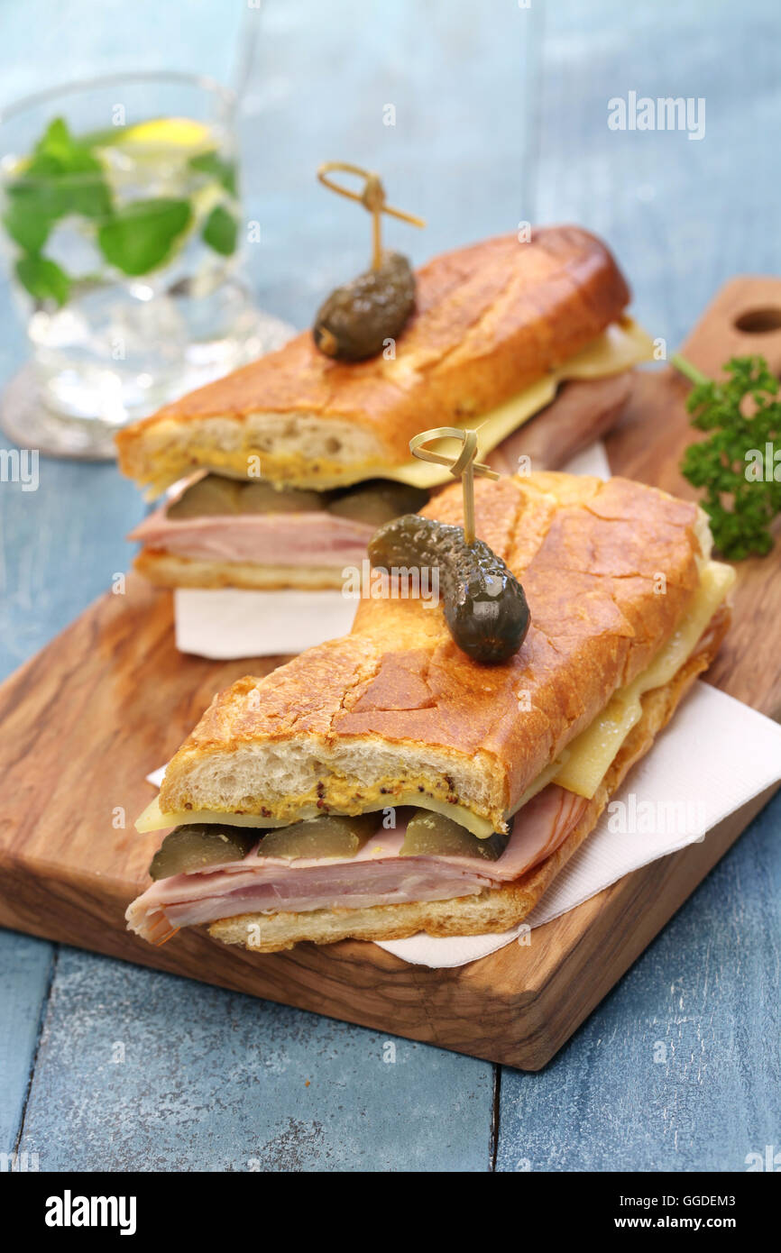 Sandwich de jamón y mostaza fotografías e imágenes de alta resolución