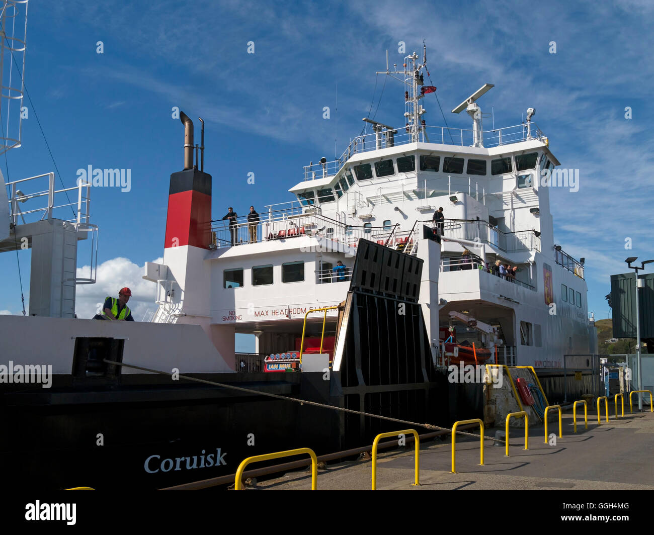 Caledonian Macbrayne Ferry atracó en la terminal de ferry Oban, Escocia, Reino Unido. Foto de stock