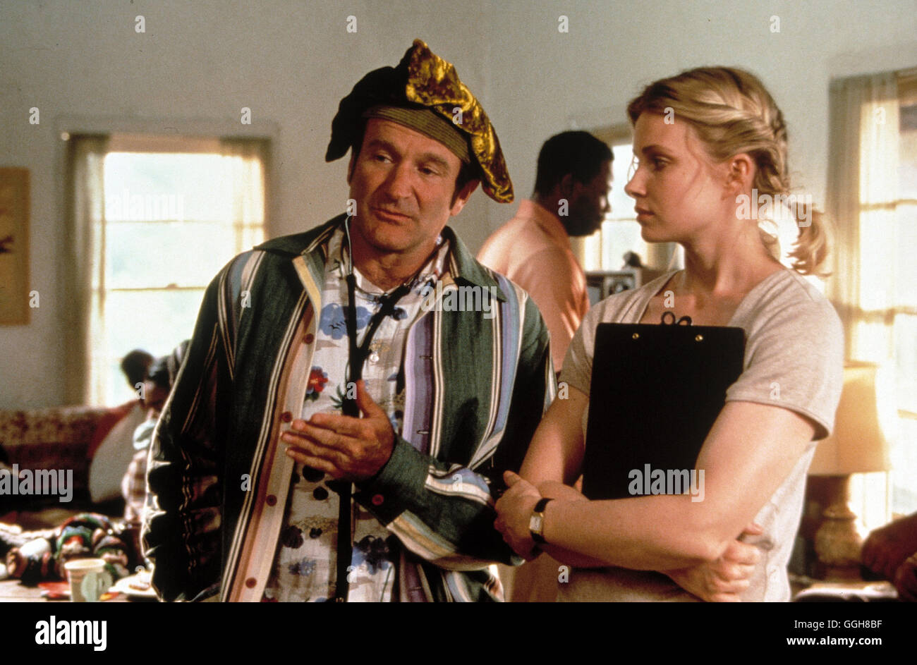 PATCH ADAMS Patch Adams / 1998 / EE.UU. Tom Shadyac Szene mit Robin Williams (Hunter 'patch' Adams) und Monica Potter (Carin Fisher). Regie: Tom Shadyac aka. Patch Adams Foto de stock