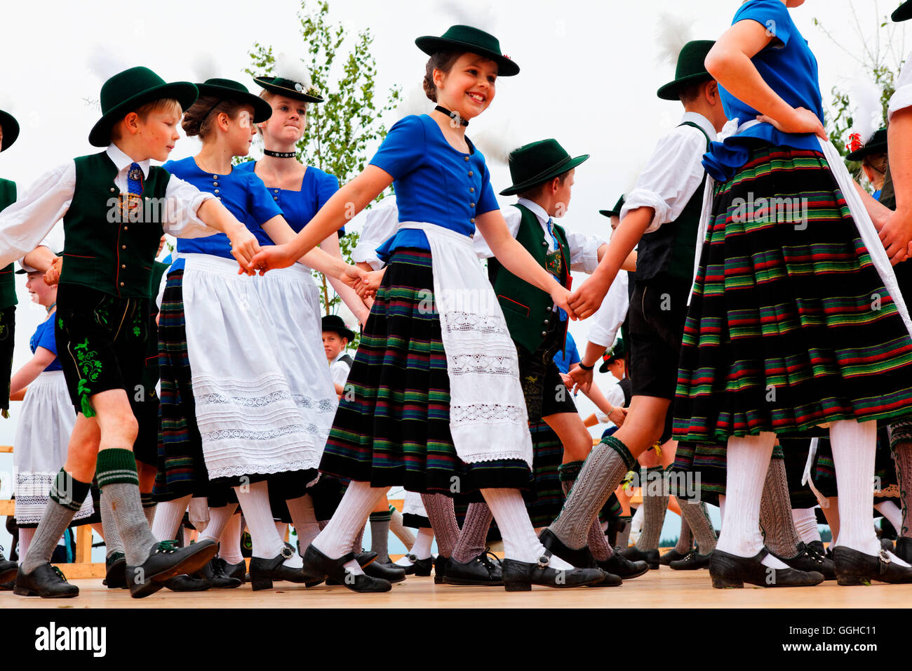 Bailarines de danza folklórica, Dietramszell bávara, Alta Baviera, Baviera, Alemania Foto de stock