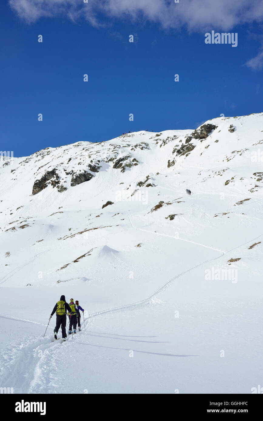 Back country ascendente para los esquiadores, Schafsiedel Kitzbuehel Alpes, Tirol, Austria Foto de stock