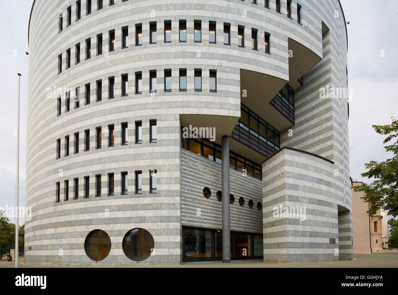 Edificio del banco UBS por Mario Botta, 1995, Aeschenplatz, Basilea, Suiza, Europa Foto de stock