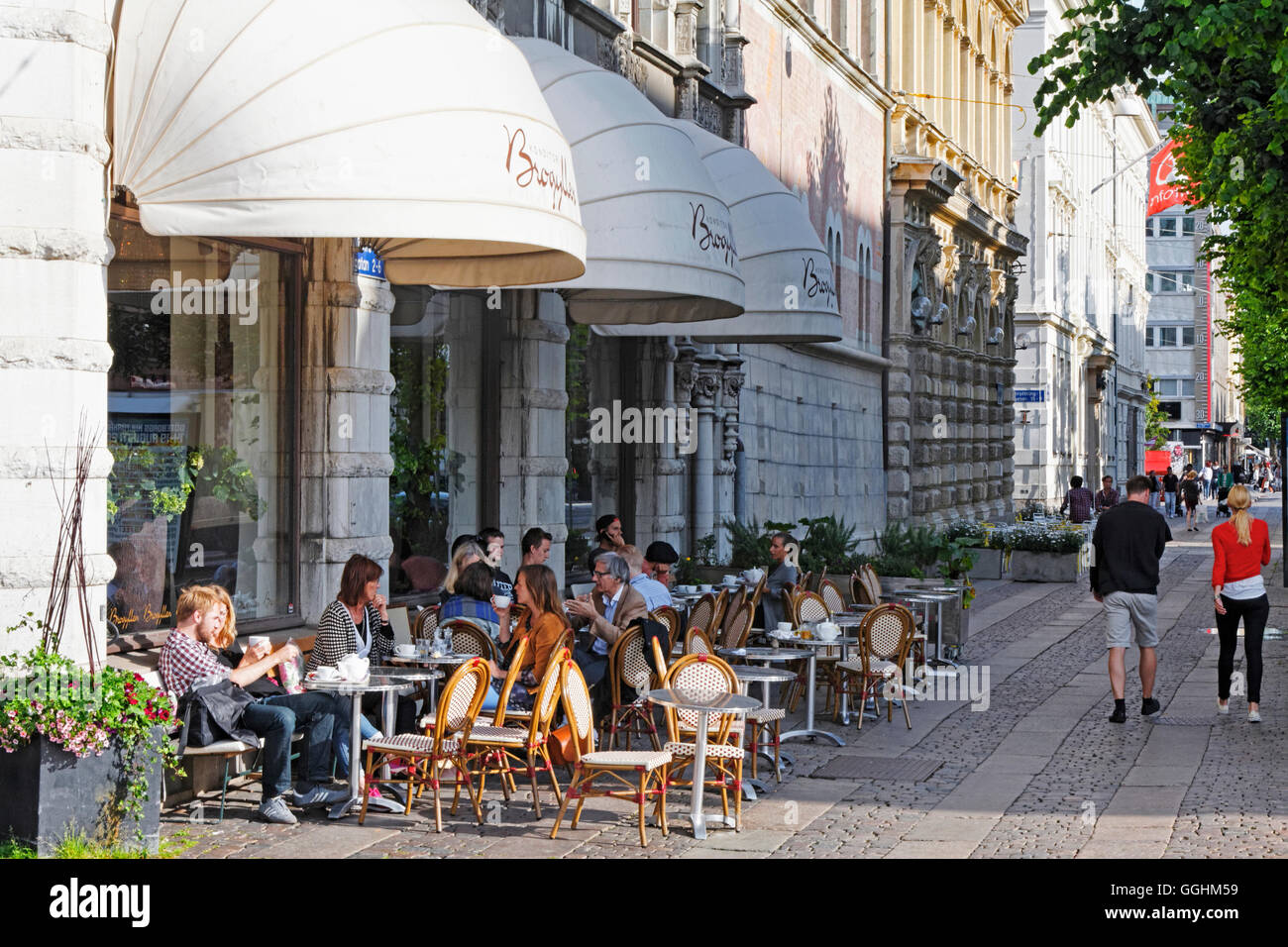 Pastelería y café, Vaestra Brogyllens Hammgatan, Gotemburgo, Suecia Foto de stock