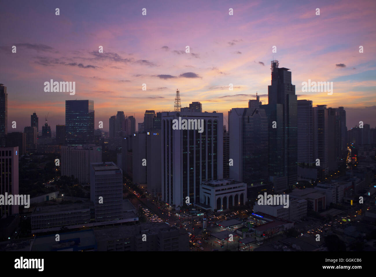 Makati City, el distrito financiero y de negocios en el centro de la capital, Manila, Filipinas, Asia Foto de stock