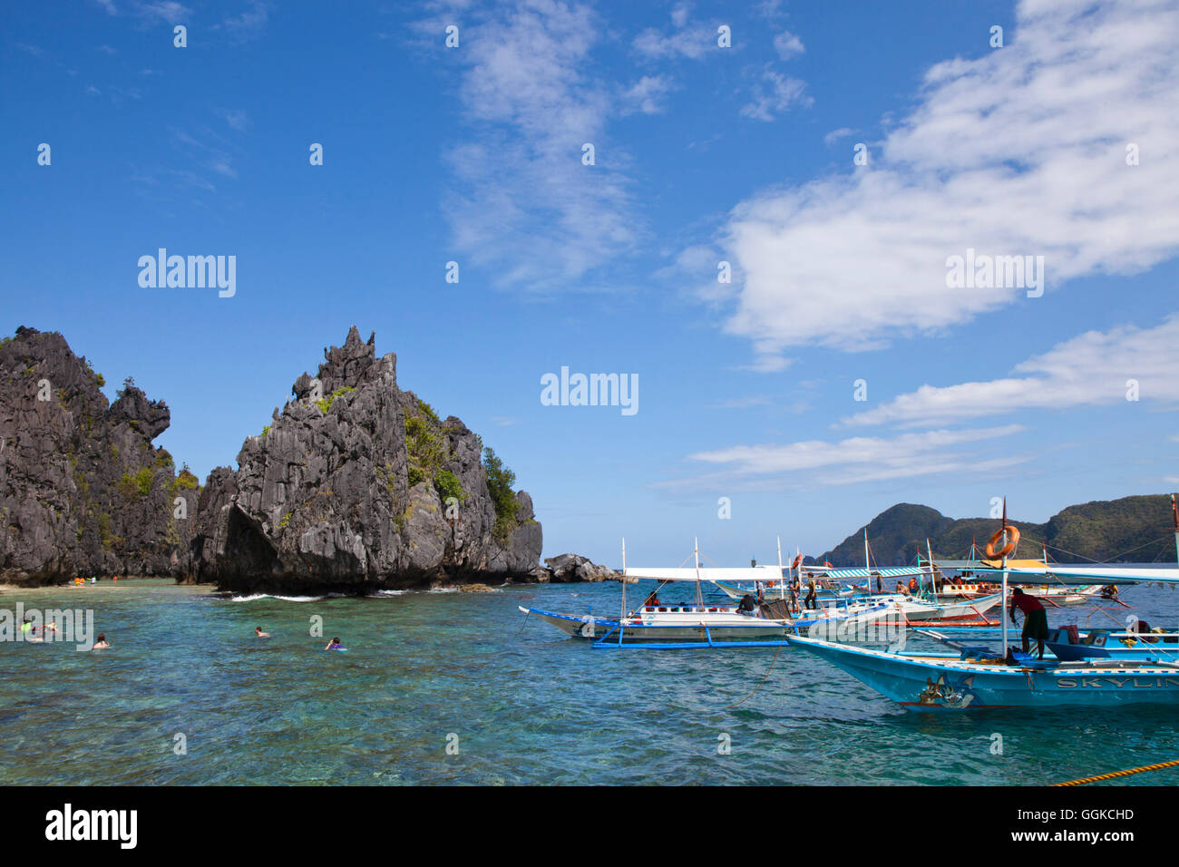 Bucear en el archipiélago Bacuit cerca de El Nido, isla de Palawan, el Mar del Sur de China, Filipinas, Asia Foto de stock