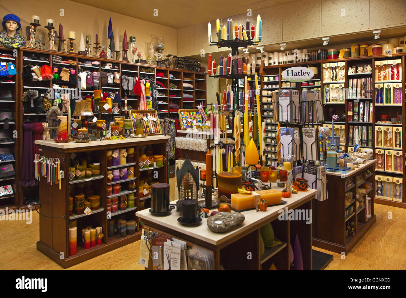 Tienda de velas fotografías e imágenes de alta resolución - Alamy