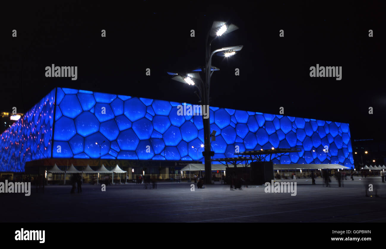 Conocido como el cubo de agua, el Centro Acuático Nacional es el sitio de los Juegos Olímpicos de Verano de 2008 en Beijing, China Foto de stock