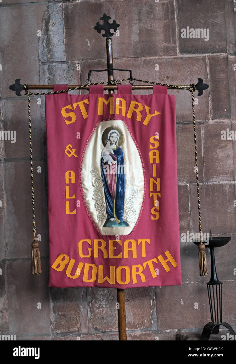 St Marys y la Iglesia de Todos Los Santos Gt Budworth Interior, Cheshire, Inglaterra, Reino Unido - caminar banner Foto de stock