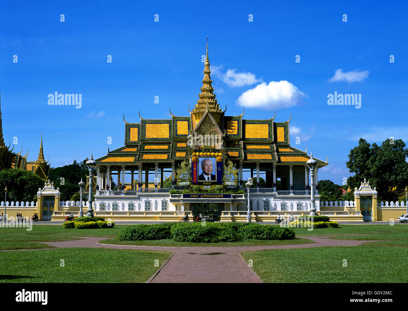 El palacio del Rey de Camboya y la Pagoda de Plata en Phnom Penh, Camboya. Foto de stock