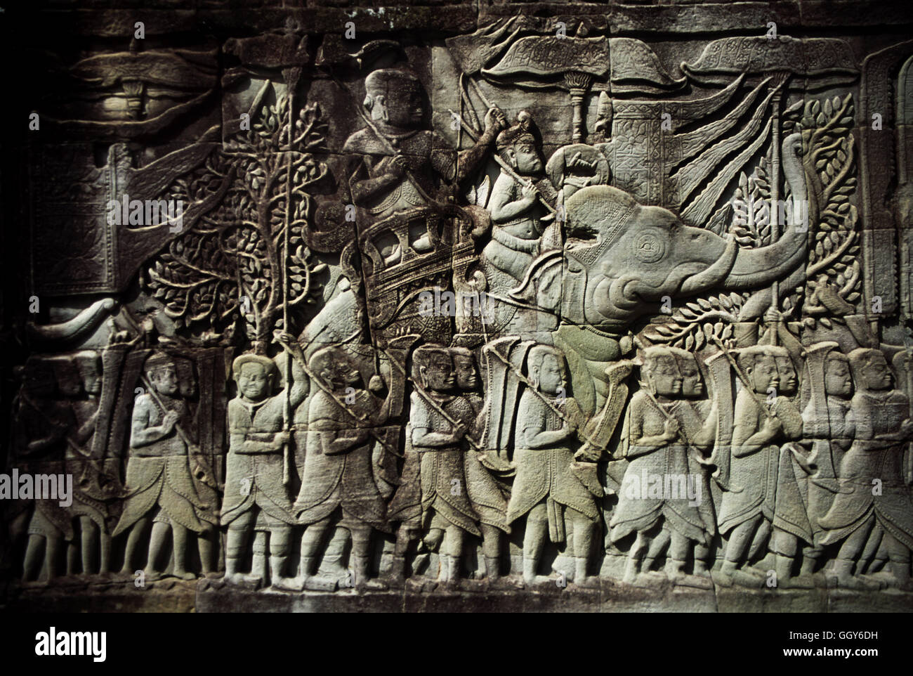 Los murales de piedra en la terraza de elefantes en el complejo del templo de Angkor Wat, Siem Reap, Camboya. Foto de stock