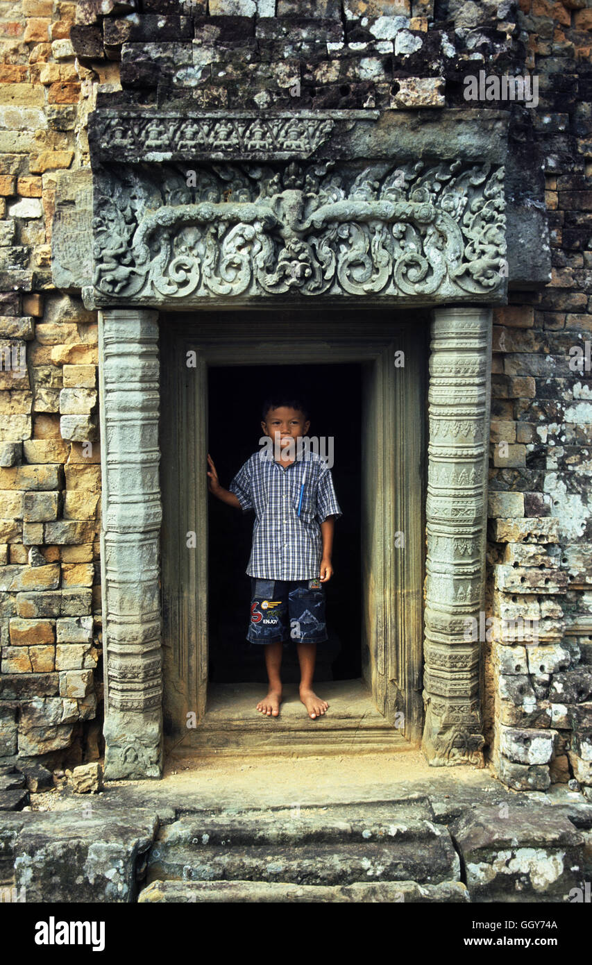 Umbral en la Prah Ko templo en el grupo Roluos en Angkor Wat. Siem Reap - Camboya Foto de stock