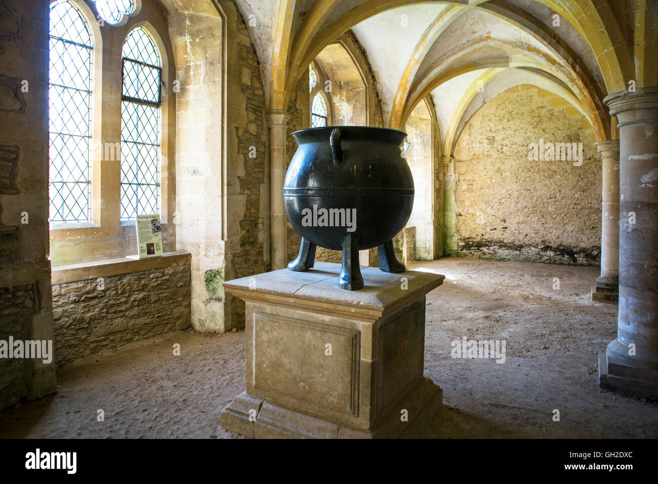 El profesor Quirrell de defensa contra las Artes Oscuras en el aula la película "Harry Potter y la piedra filosofal, Lacock Abbey Foto de stock