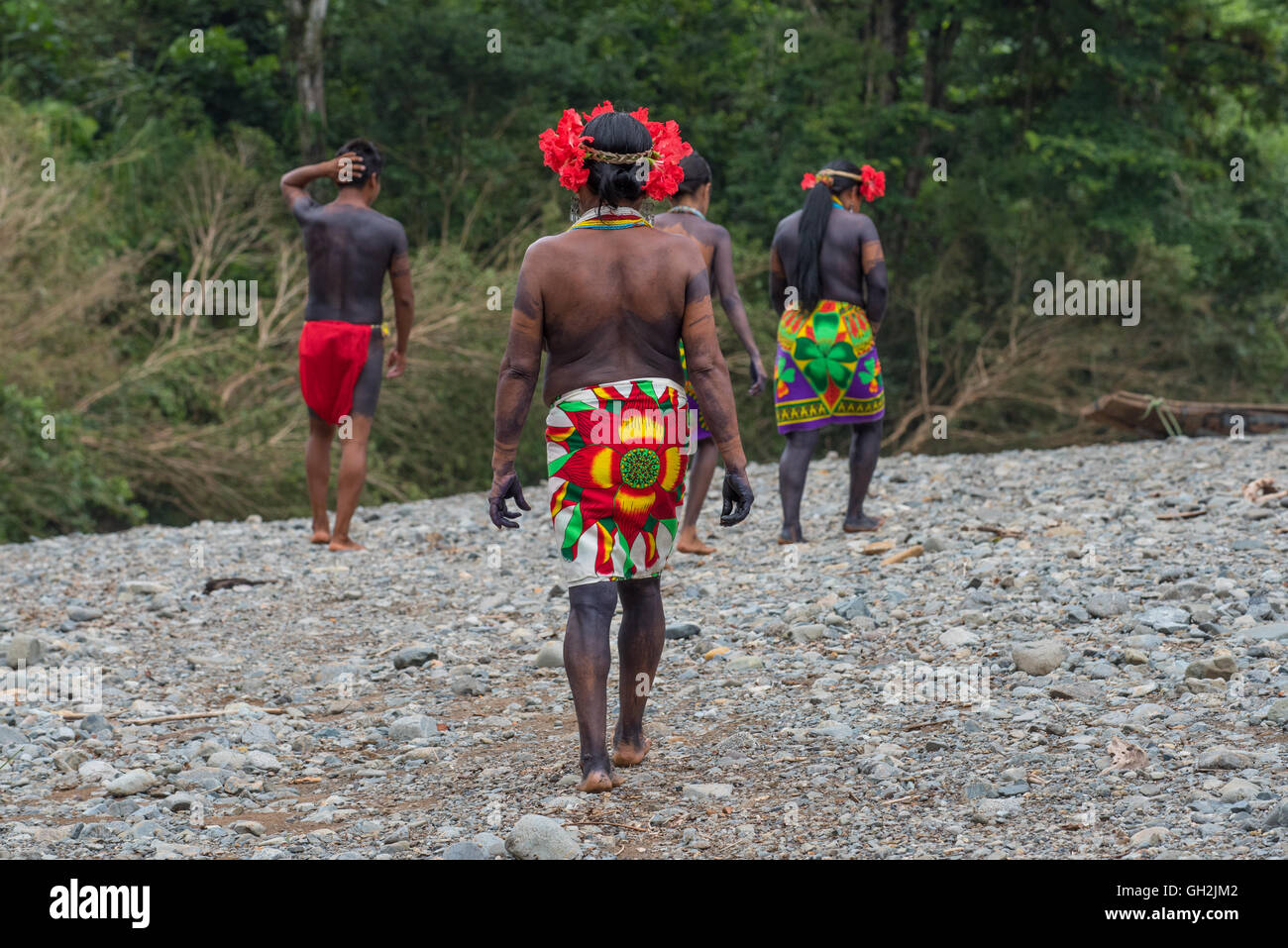 La tribu Embera viven en Panamá, el bosque de lluvia y mantener sus tradiciones y su estilo de vida como lo era antes de que los Españoles colonizaron Foto de stock