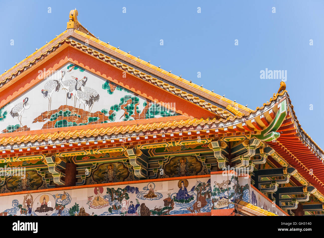 Techo del Templo Kek Lok Si en Pulau Penang en Malasia. Foto de stock