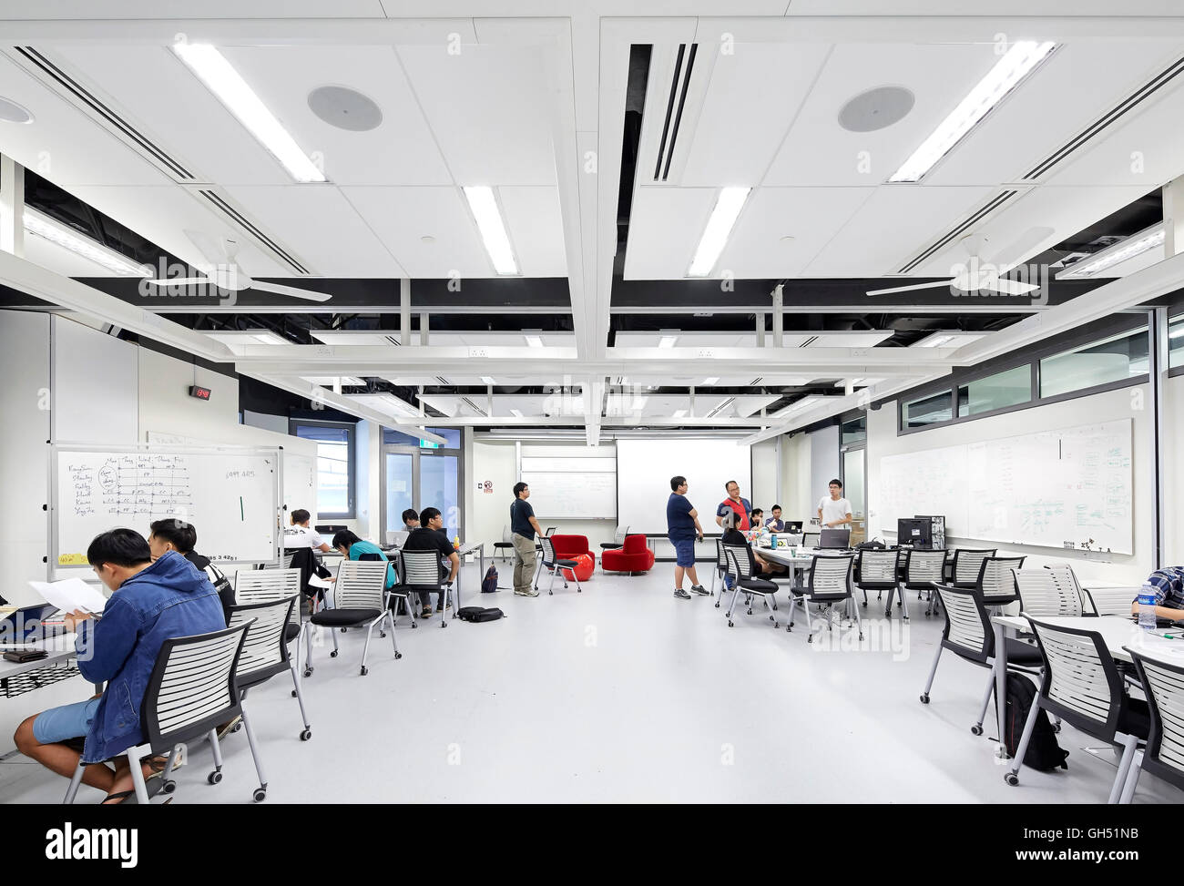 Plan abierto el espacio del aula. Singapur Universidad de Tecnología y diseño, Singapore, Singapur. Arquitecto: UNStudio, 2015. Foto de stock