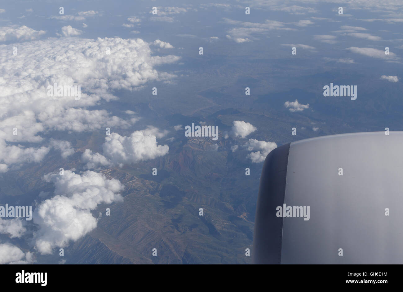 Vista aérea desde la ventana de aviones Foto de stock