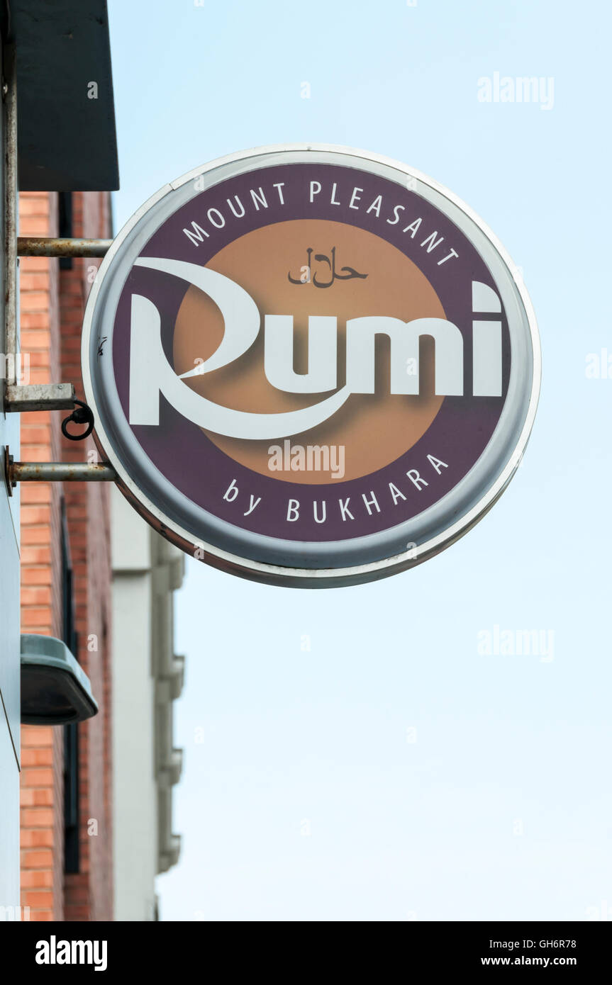 Signo de Rumi por Bukhara restaurante indio en Mount Pleasant, Liverpool. Foto de stock