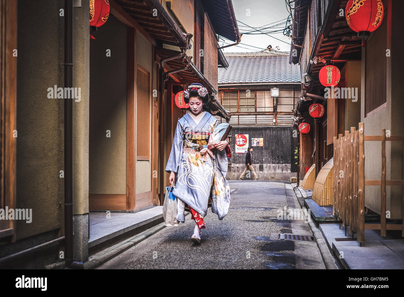 La belleza de una Geisha en la streeets de Kyoto, Japón Foto de stock