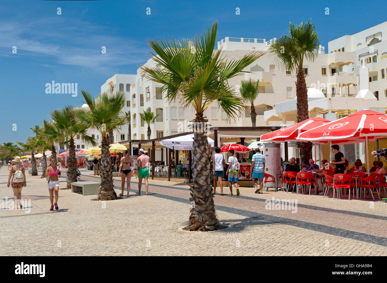 Quarteira resort, el paseo marítimo, Algarve, Portugal Foto de stock