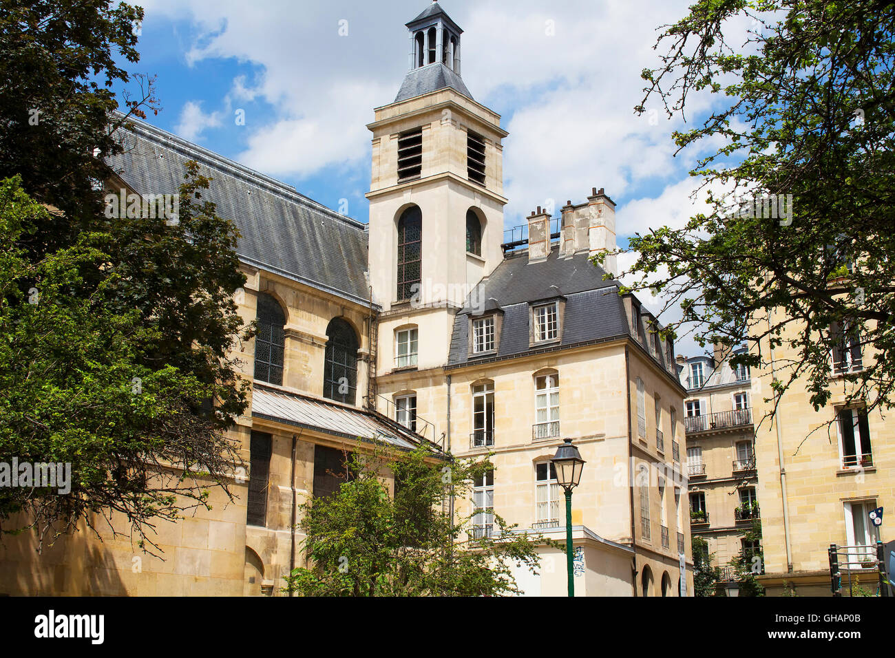 Vista de los edificios en el barrio de Le Marais en París Foto de stock