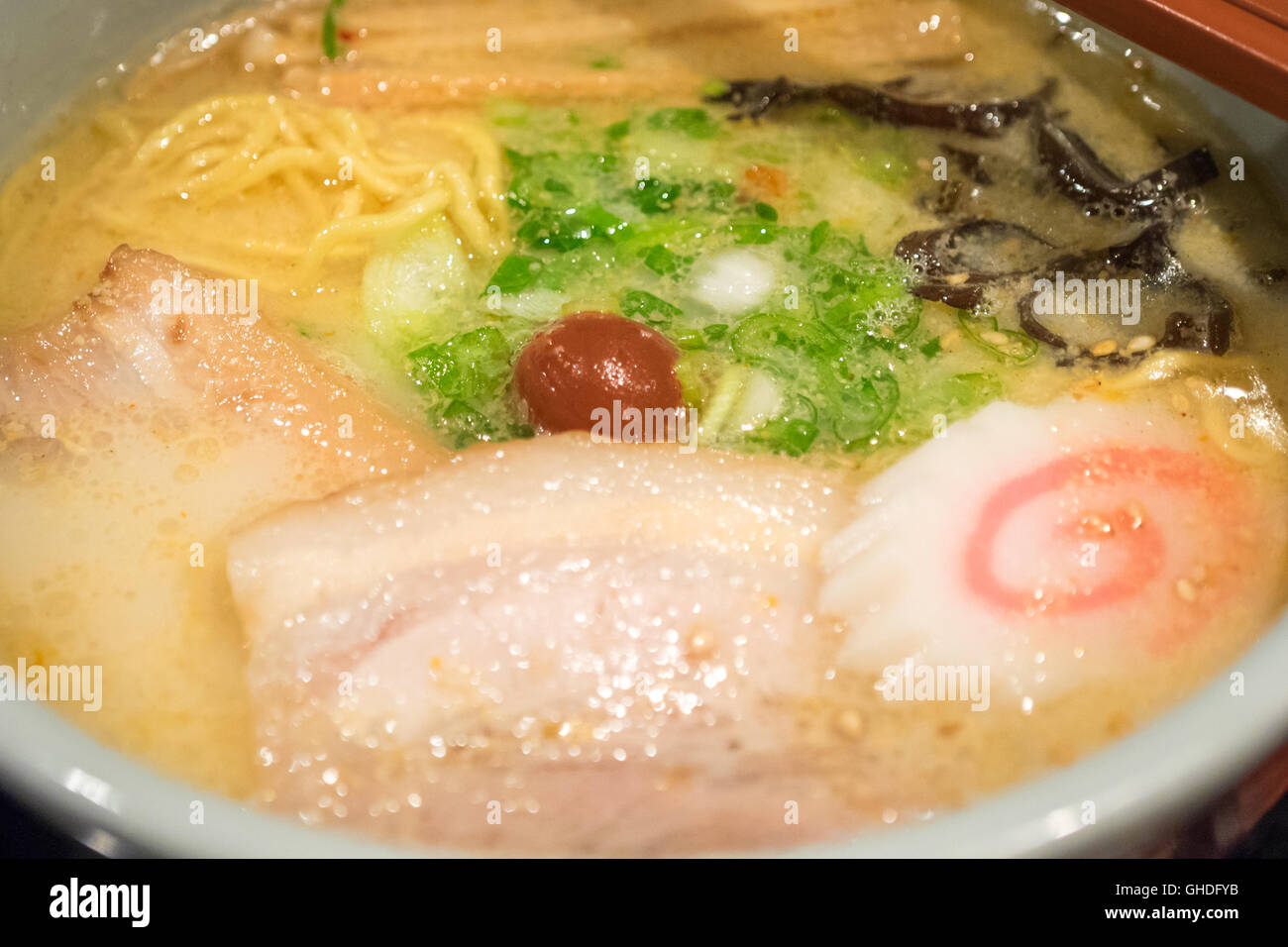 Japonés shio ramen con caldo blanco tonkotsu Ramen, desde Hokkaido